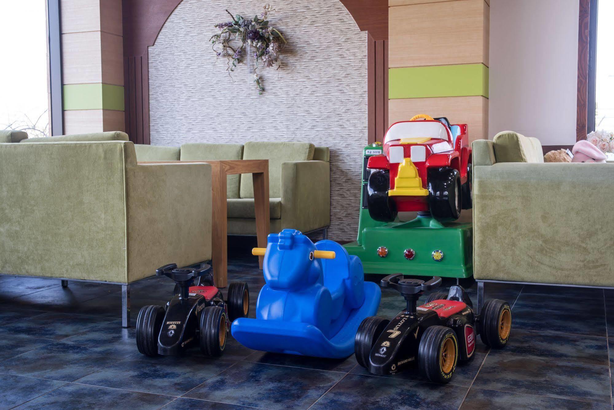 Famille Spa Resort Szogüpho Kültér fotó